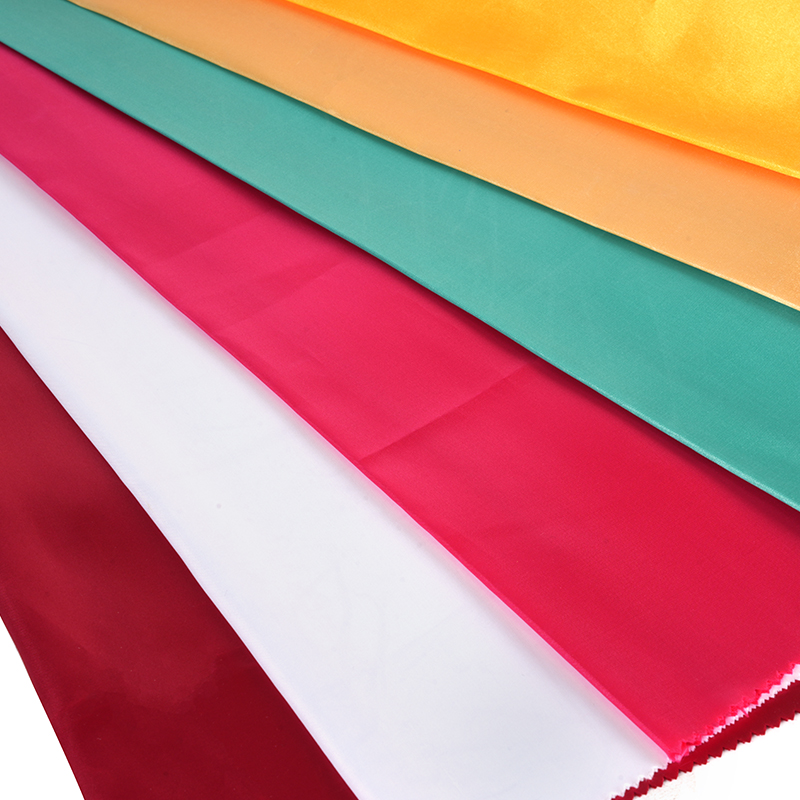 50/75 براق ساتن بدون پیچ و تاب + پدال نازک روی پارچه بالا